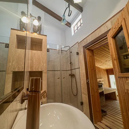 Arunda Luxury Boutique *