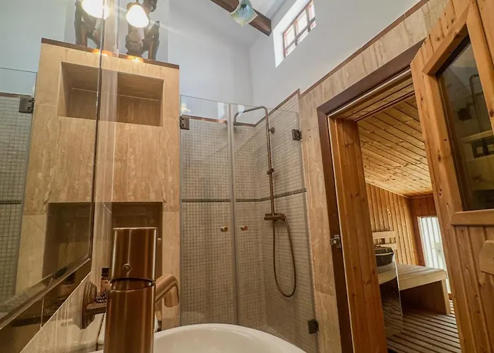 Arunda Luxury Boutique *